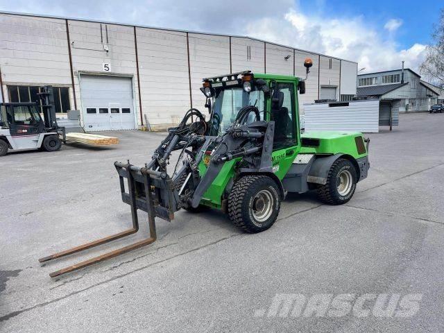 LM Trac 486 جرارات مدمجة