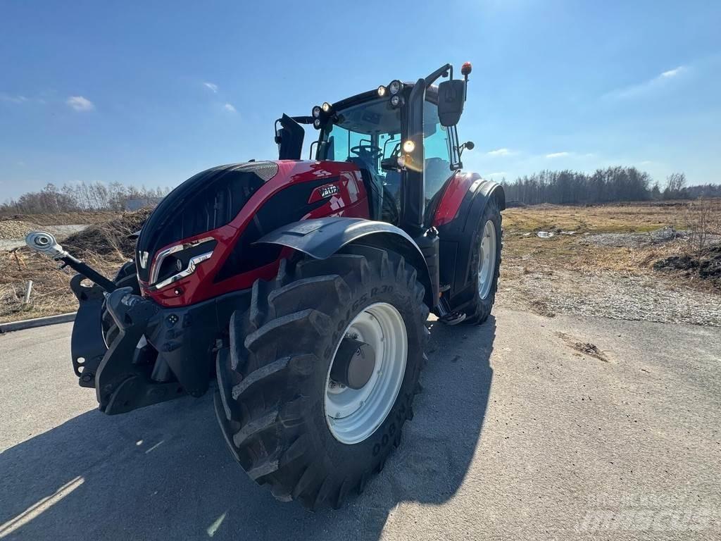Valtra T255V الجرارات