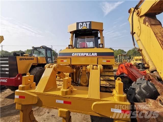 CAT D 7 R بلدوزرات مجنزرة