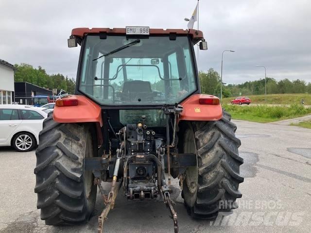 New Holland L 85 الجرارات