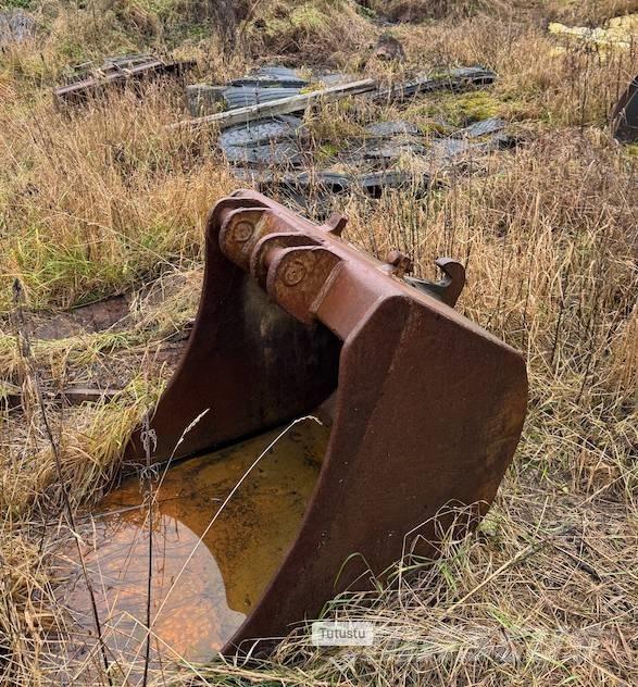 Hitachi ZX 225 US LC حفارات زحافة