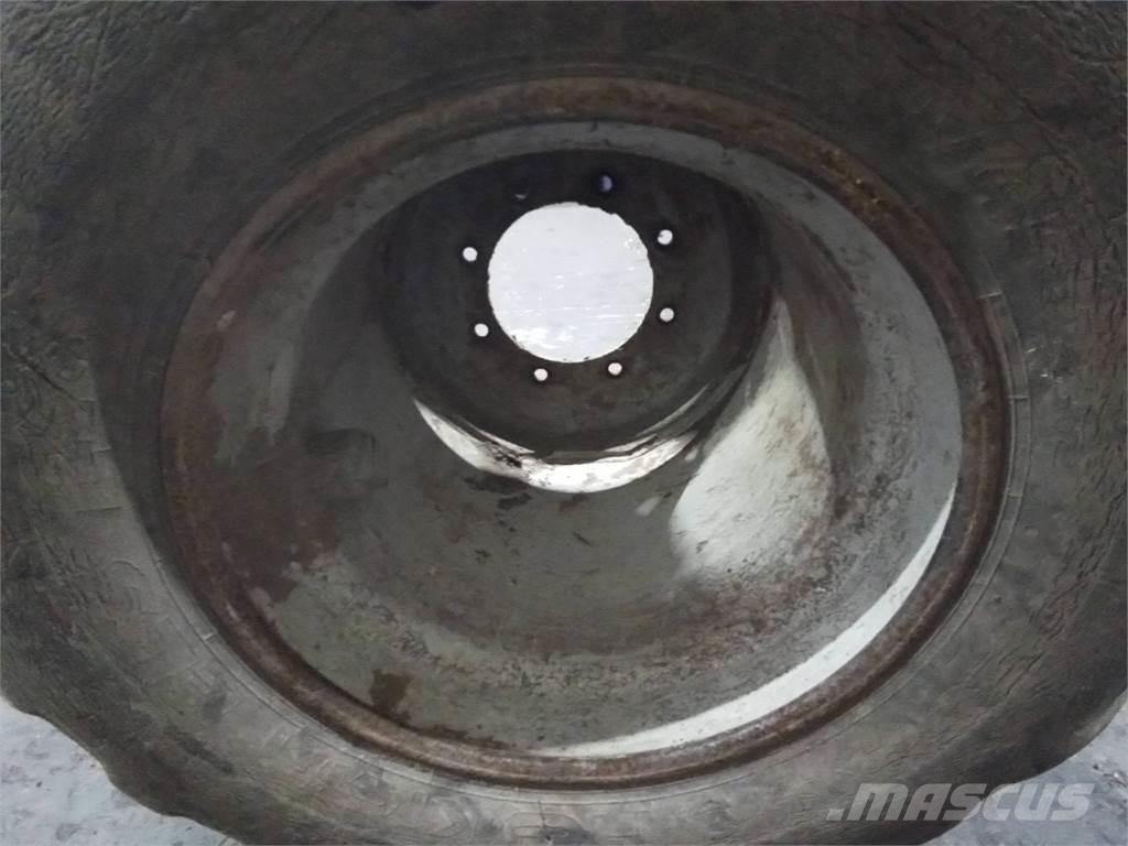 Valmet 820 24x22,5 الإطارات والعجلات والحافات