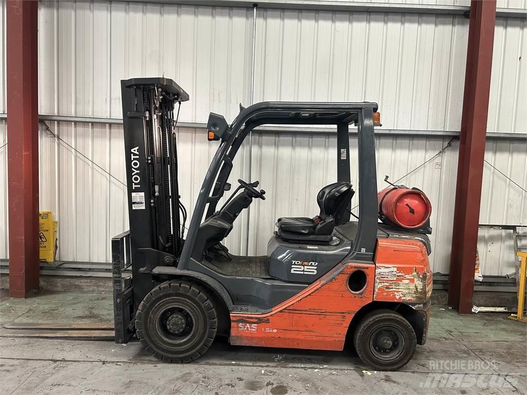 Toyota 02-8FGF25 شاحنات LPG