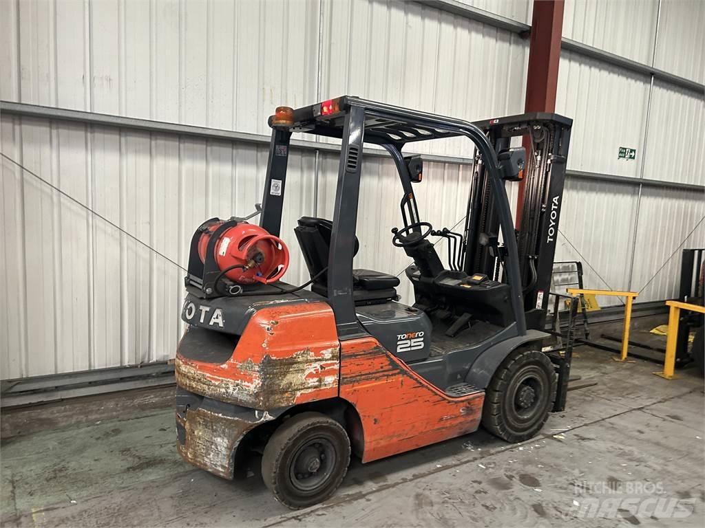 Toyota 02-8FGF25 شاحنات LPG