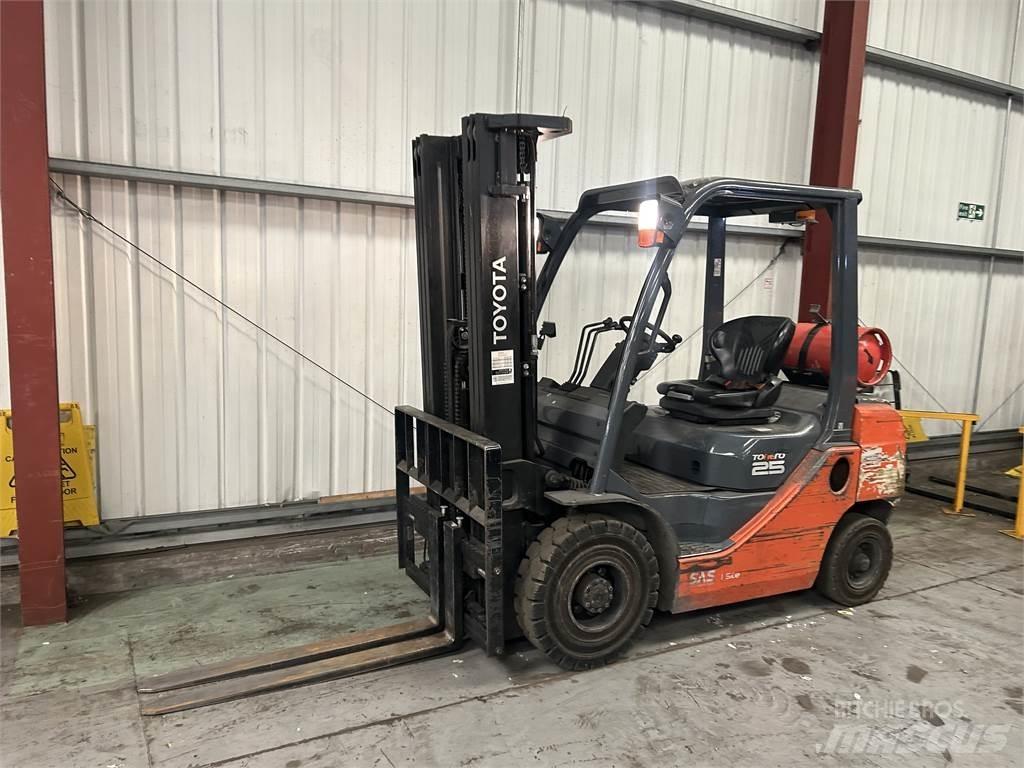 Toyota 02-8FGF25 شاحنات LPG