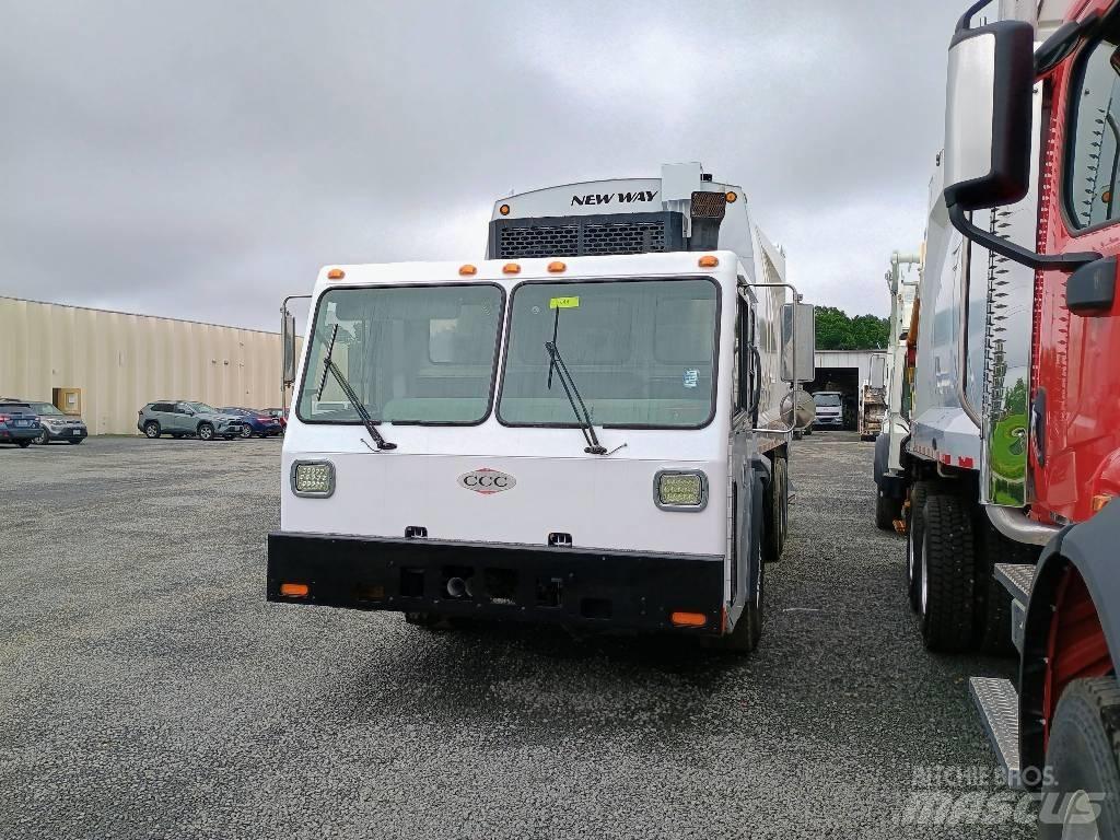  Crane Carrier LE شاحنات المخلفات