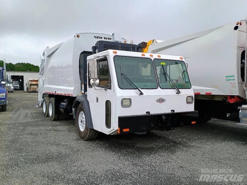  Crane Carrier LE شاحنات المخلفات