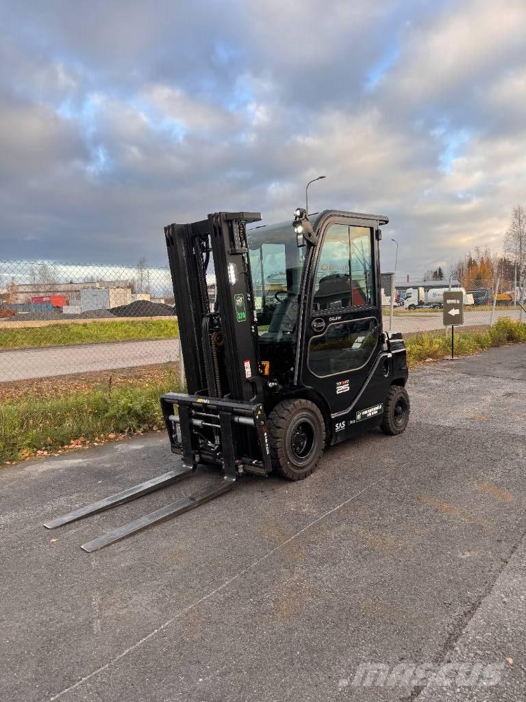 Toyota 52-8 FDF 25 شاحنات الديزل