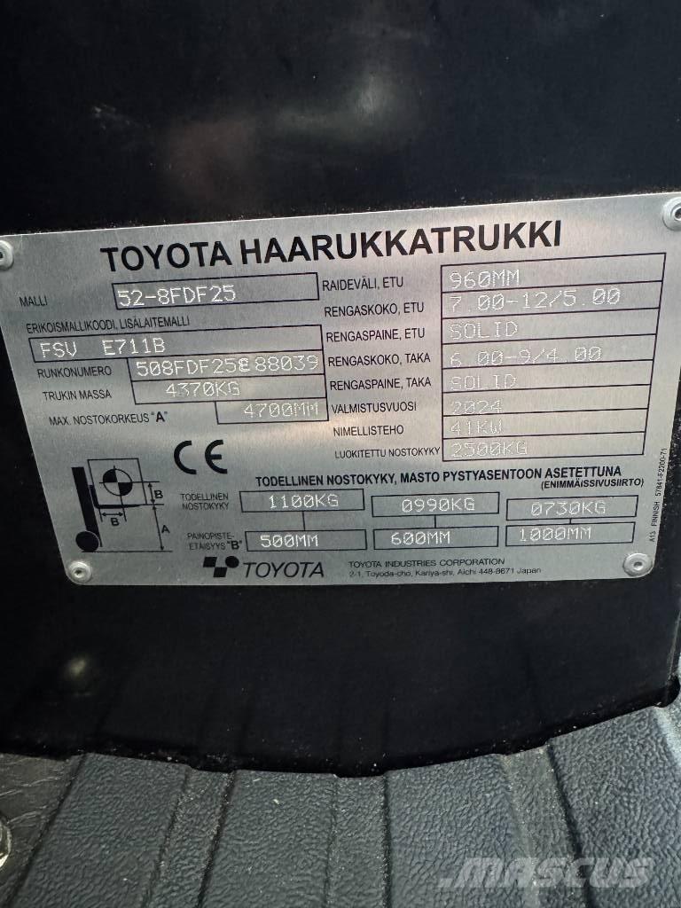 Toyota 52-8 FDF 25 شاحنات الديزل