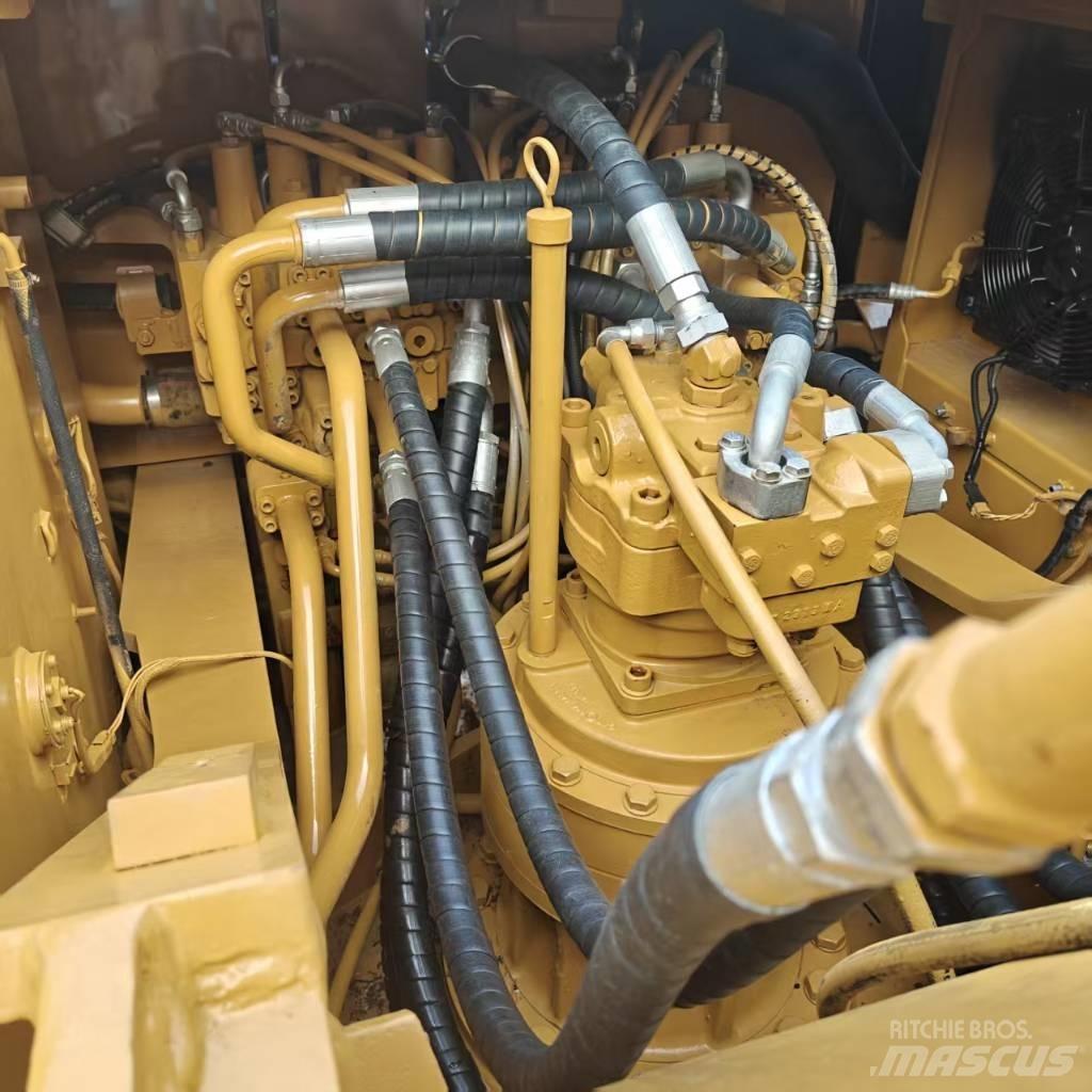 CAT 326DL حفارات زحافة