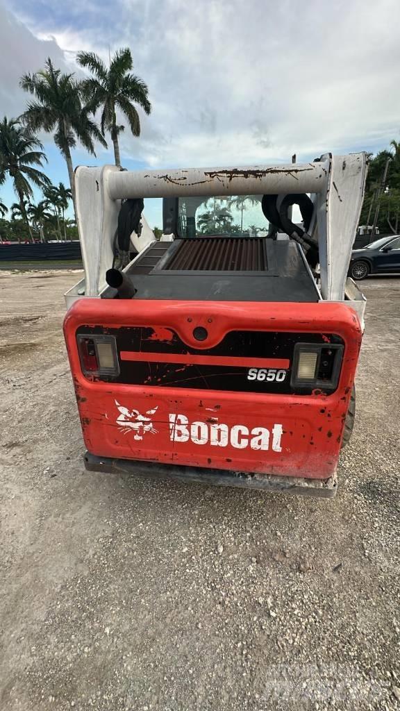 Bobcat S650 لوادر انزلاقية التوجيه