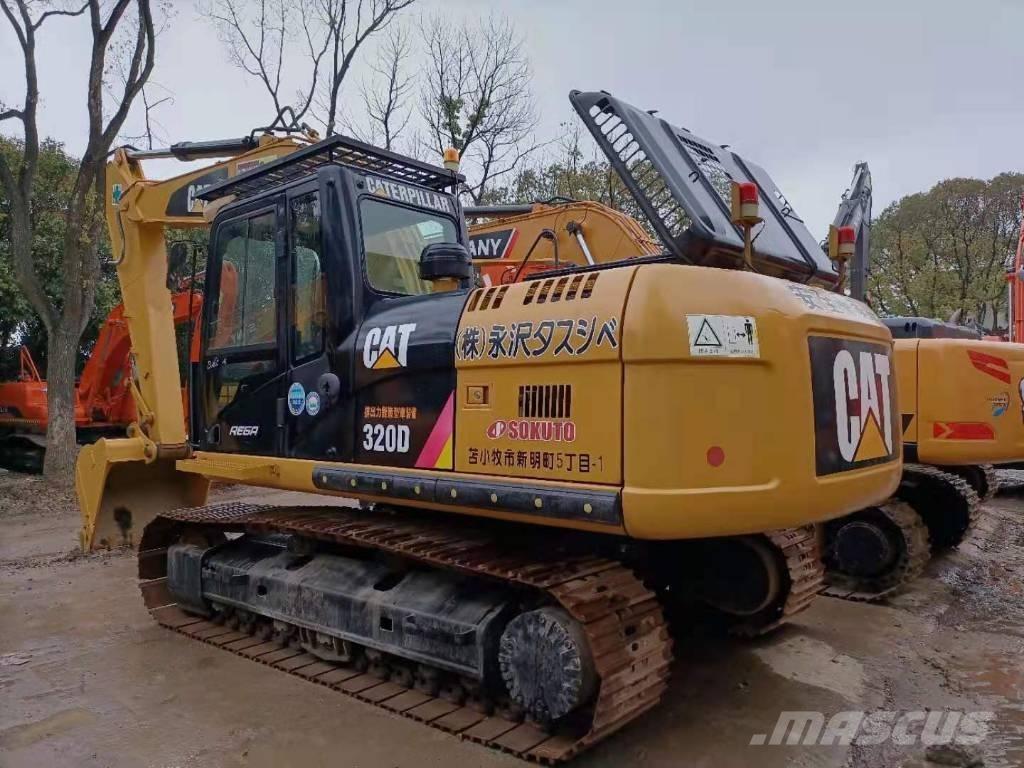 CAT 320 D حفارات زحافة