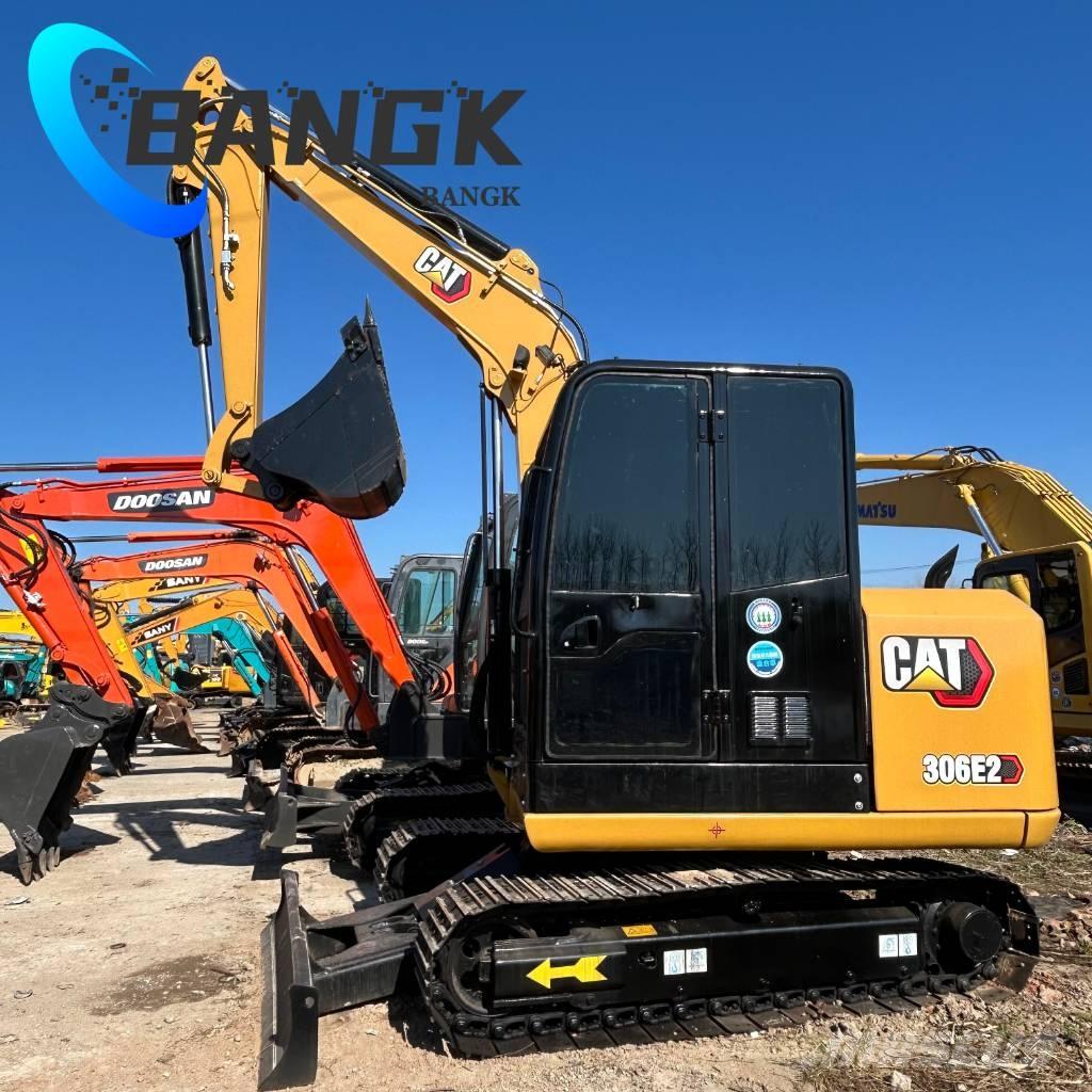 CAT 306E2 حفارات زحافة