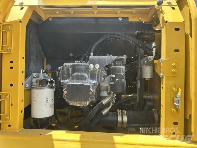 Komatsu PC 240-8 حفارات زحافة