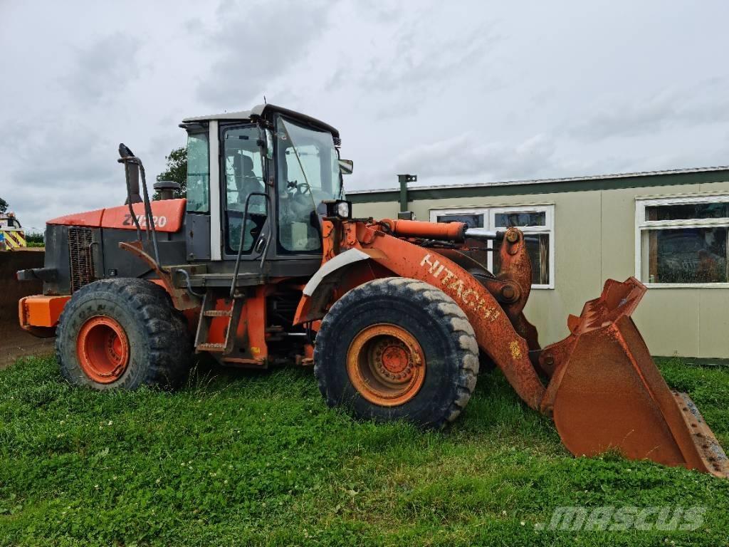Hitachi ZW 220 لوادر بعجل
