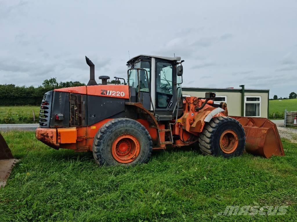 Hitachi ZW 220 لوادر بعجل