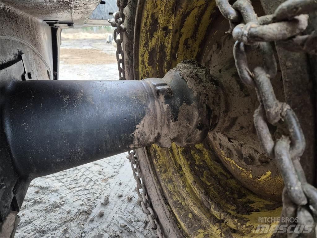 John Deere 1110D شاحنات