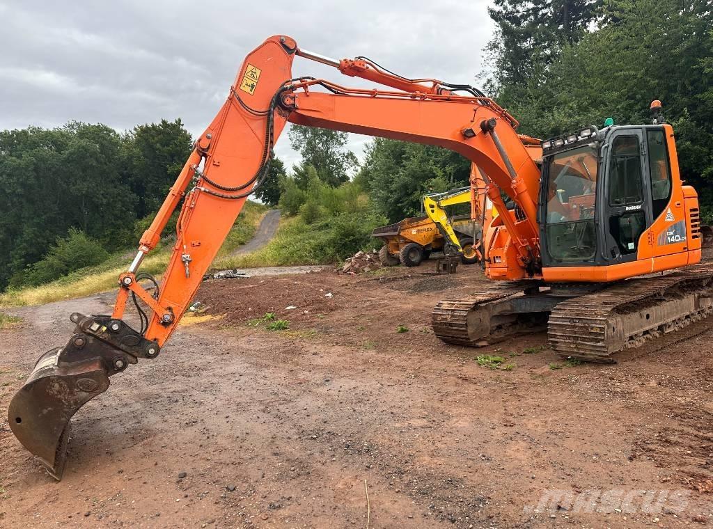 Doosan DX 140 LCR-3 حفارات زحافة