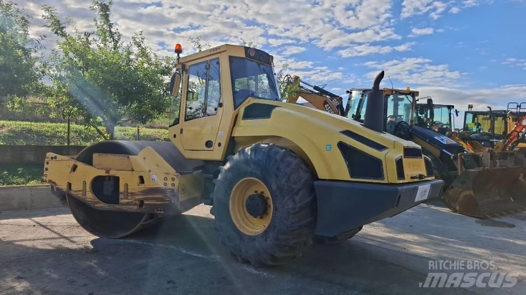 Bomag 213 DH مداحل ثنائية الاسطوانة