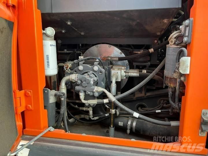 Doosan DX 140 LC حفارات زحافة