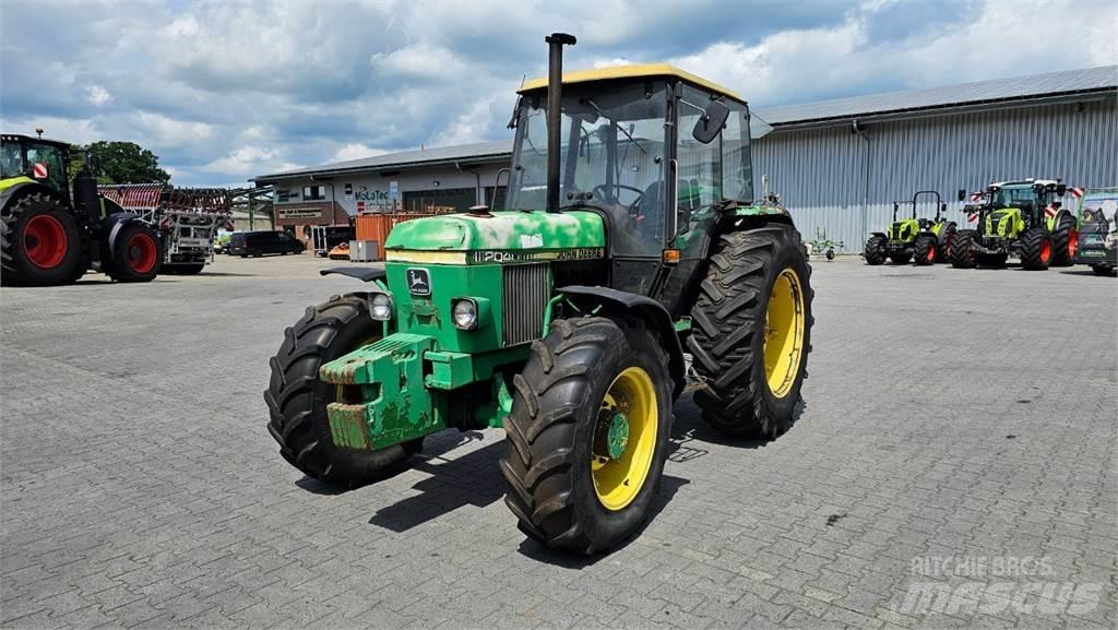 John Deere 2040A الجرارات