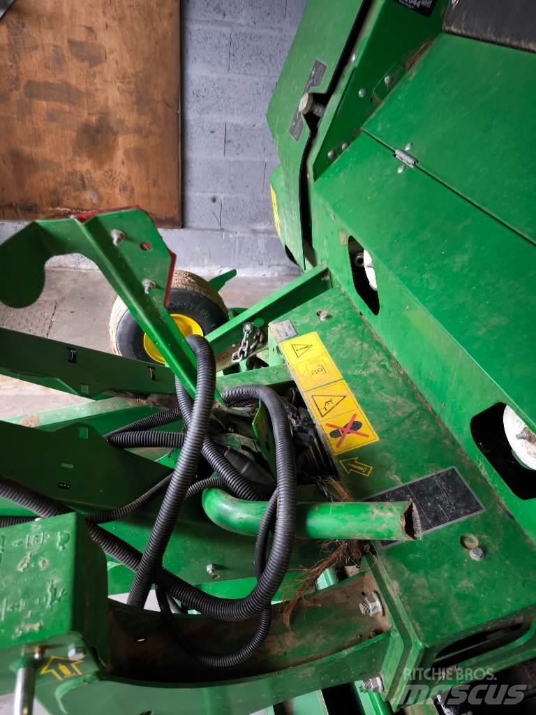 John Deere V461M محزمات مستديرة