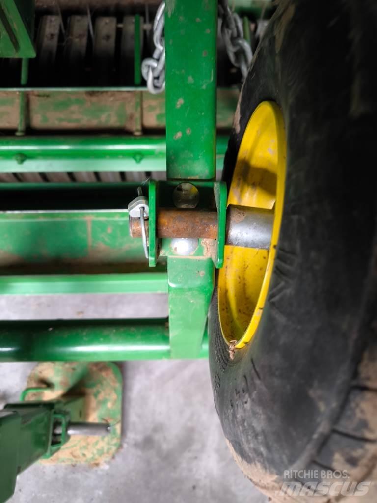 John Deere V461M محزمات مستديرة