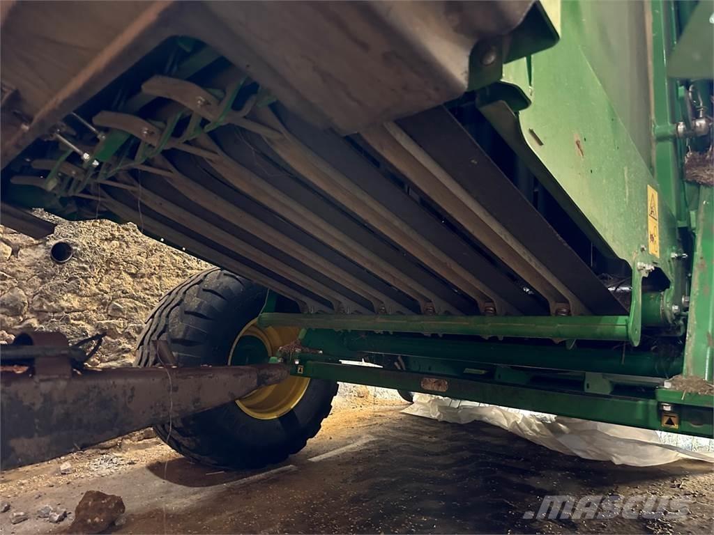 John Deere V461M محزمات مستديرة