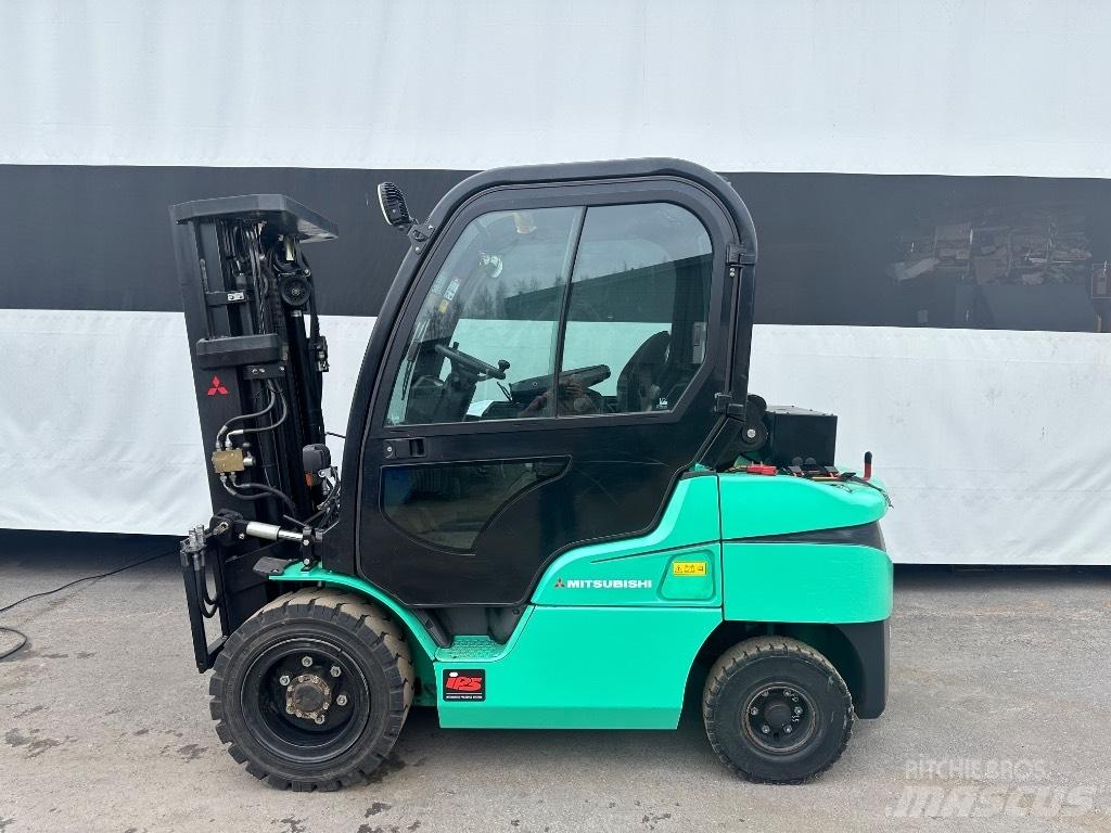 Mitsubishi FD 35 N شاحنات الديزل