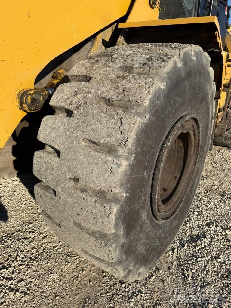 CAT 962 G II لوادر بعجل