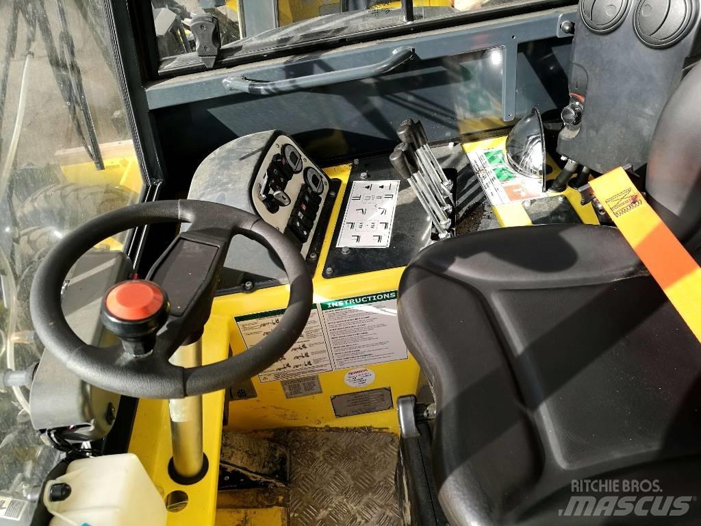 Moffett M8 35.3 شاحنات الطرق الوعرة
