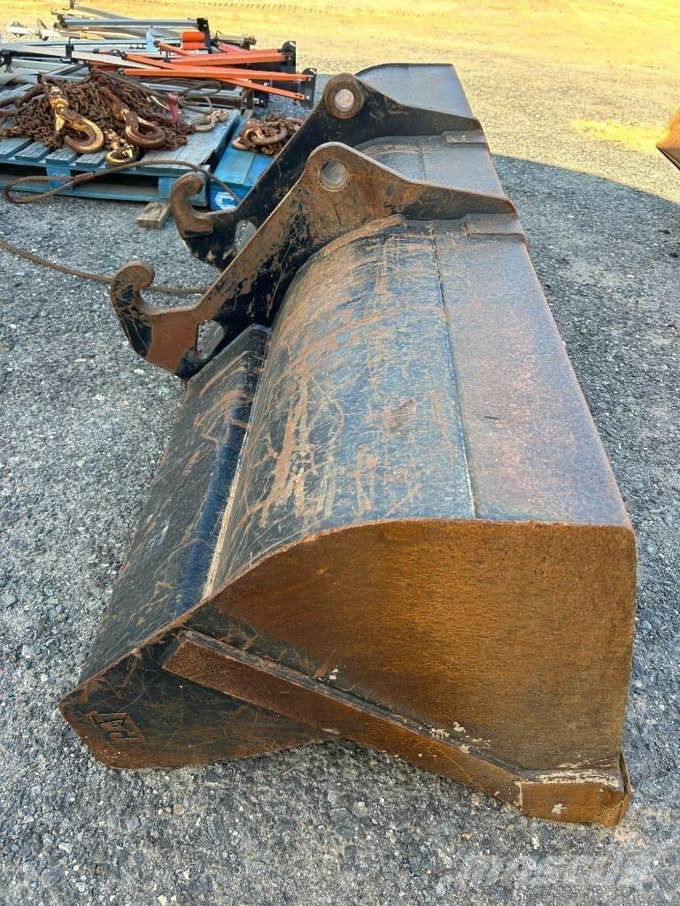 CAT 420F2 IT لوادر ذات جرافات عكسية