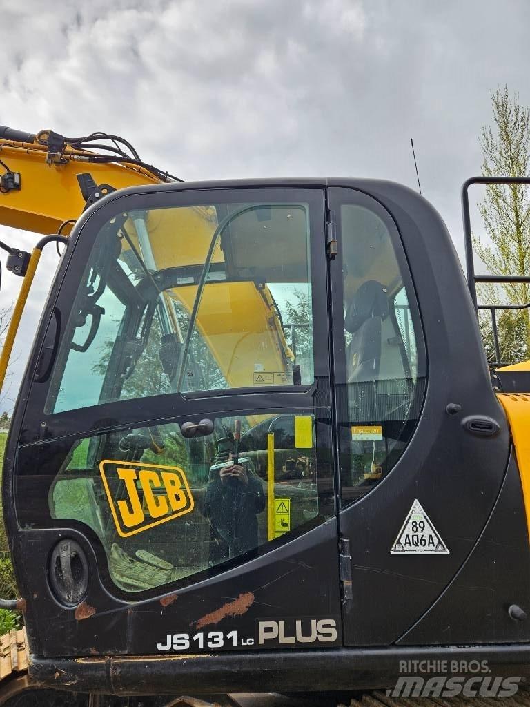 JCB JS 131 LC حفارات زحافة