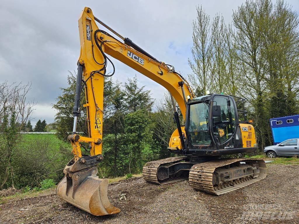 JCB JS 131 LC حفارات زحافة