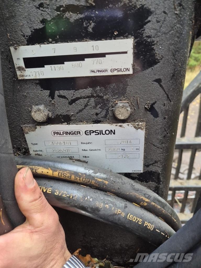 John Deere 1110 E شاحنات