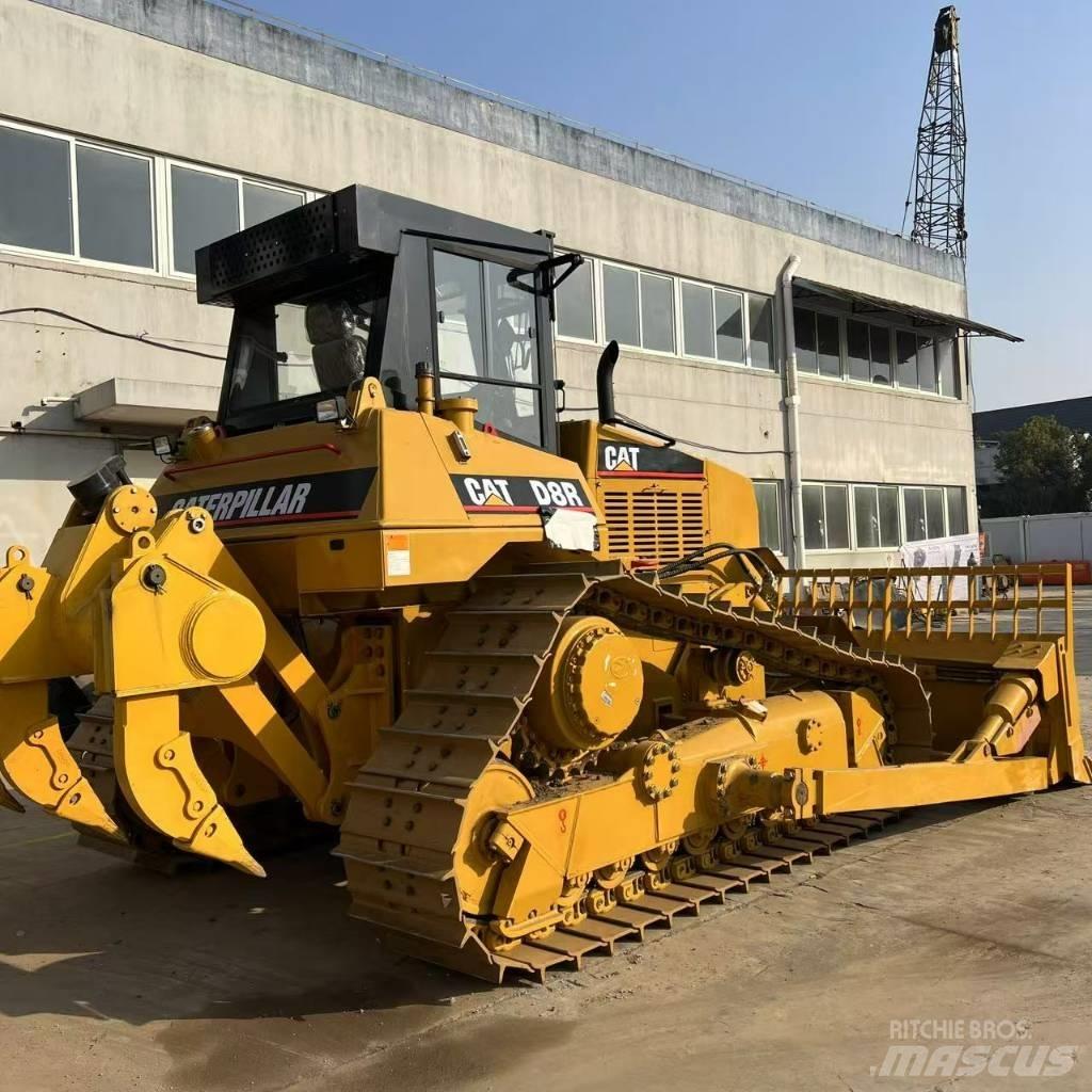 CAT D 8 R بلدوزرات مجنزرة