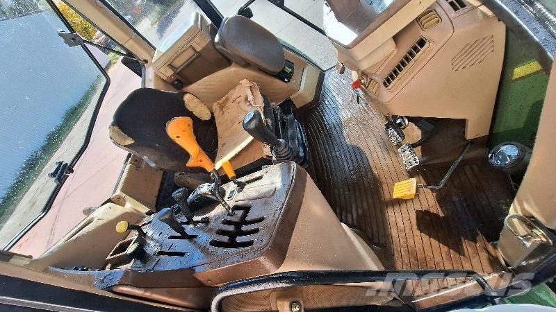 John Deere 6310 الجرارات