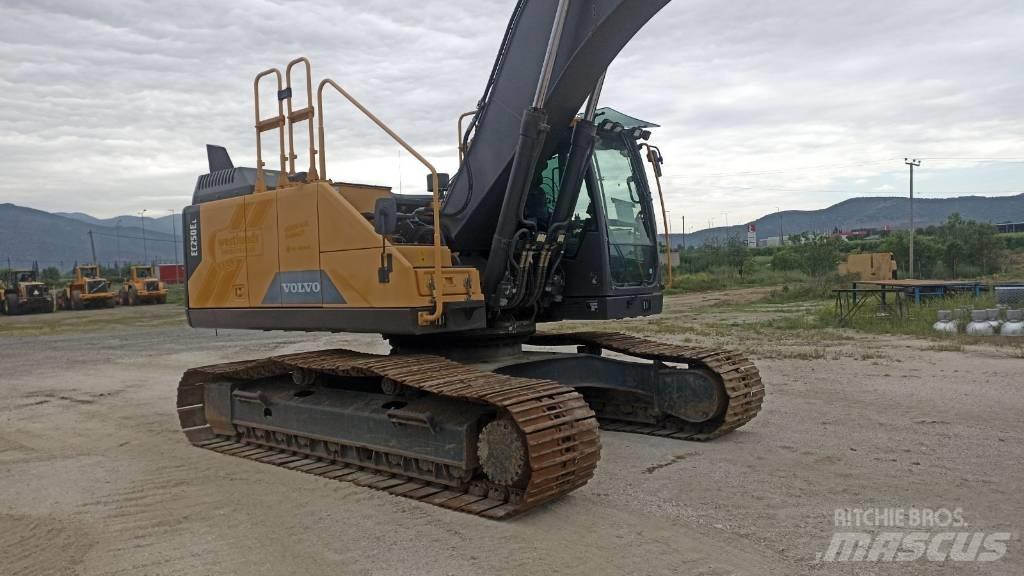Volvo EC 250 EL حفارات زحافة