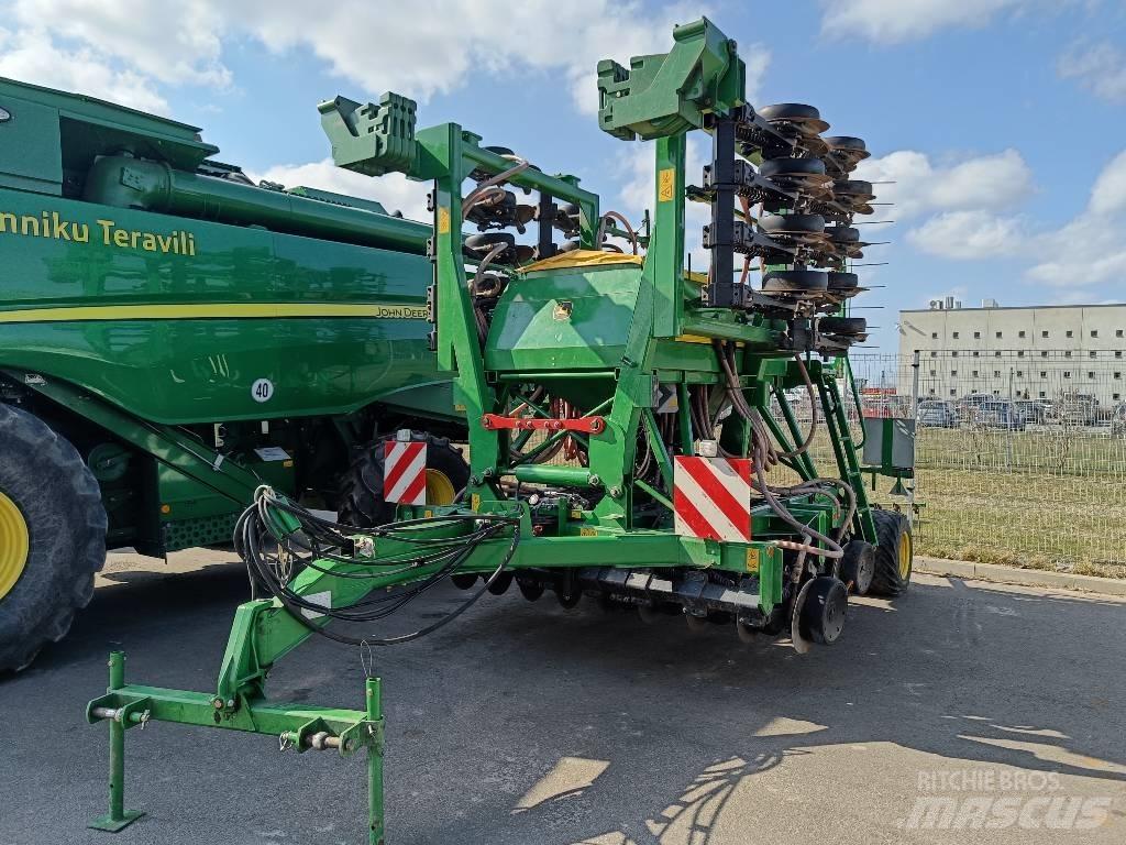John Deere 750 A مثاقيب