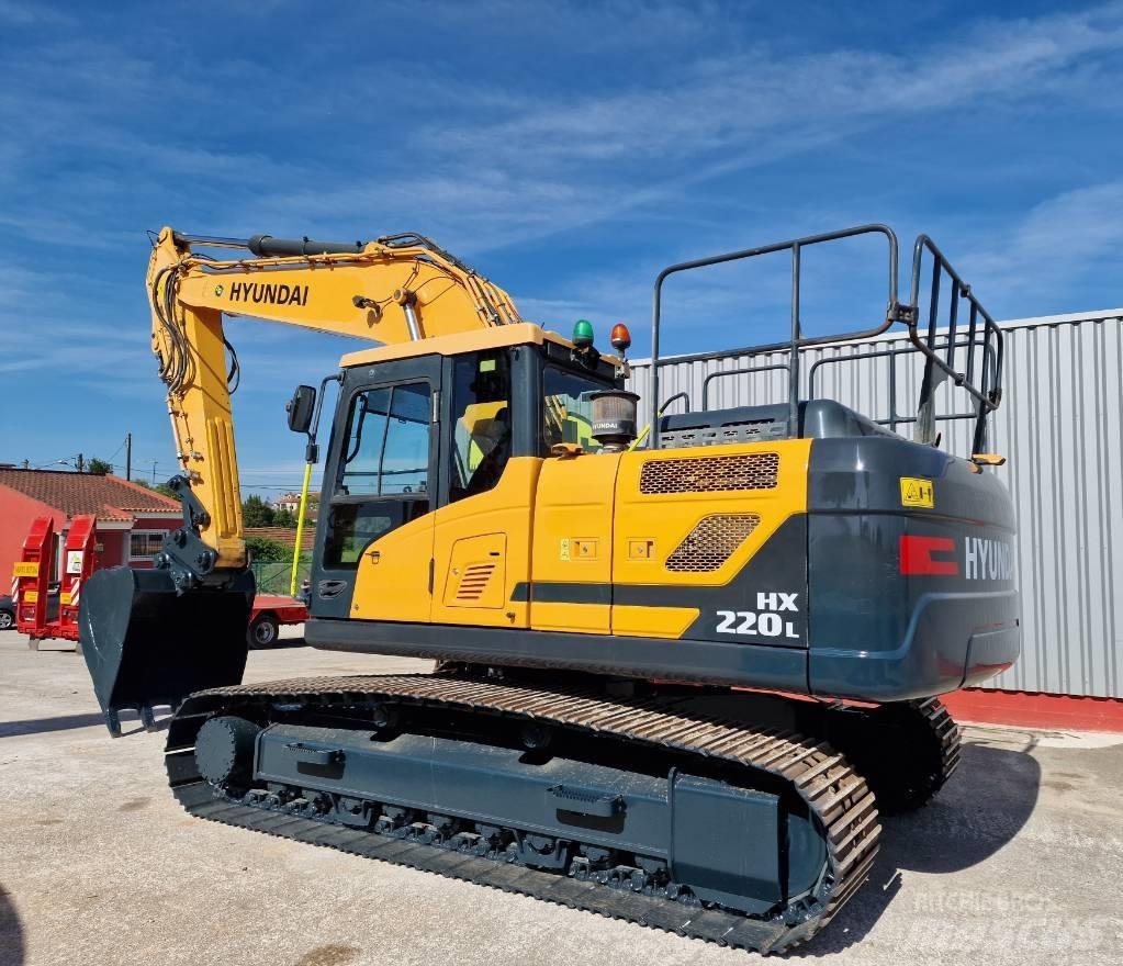 Hyundai HX 220 L حفارات زحافة