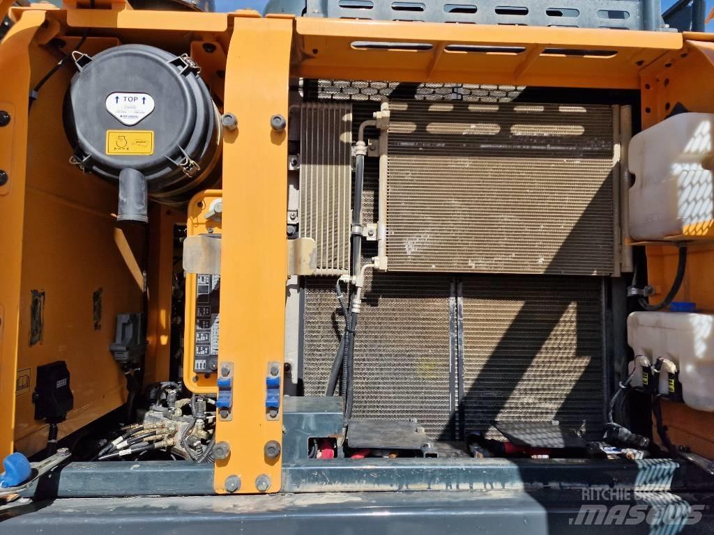 Hyundai HX 220 L حفارات زحافة