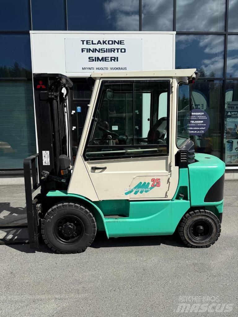 Mitsubishi FD 25 K شاحنات الديزل