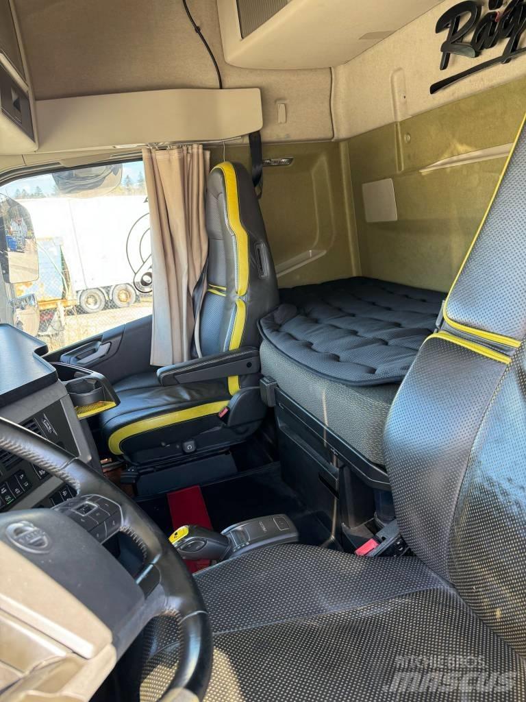 Volvo FH 16 750 شاحنات بمقصورة وهيكل