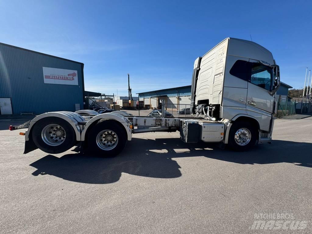 Volvo FH 16 750 شاحنات بمقصورة وهيكل