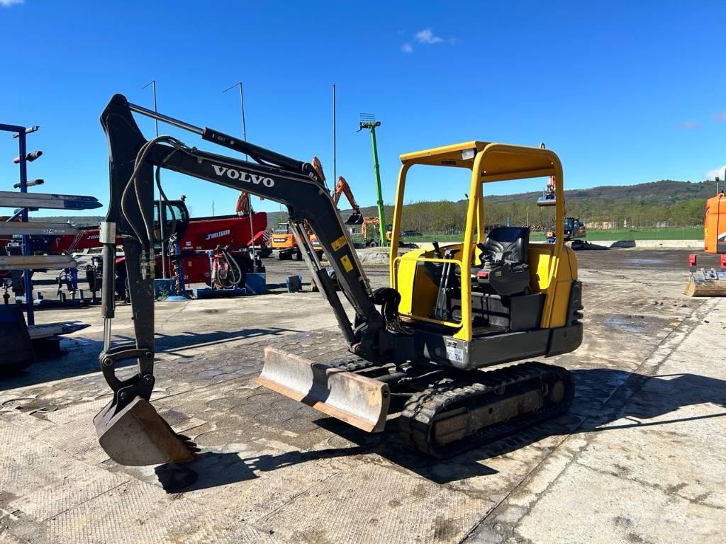 Volvo EC 25 حفارات صغيرة أقل من 7 طن (حفارات صغيرة)