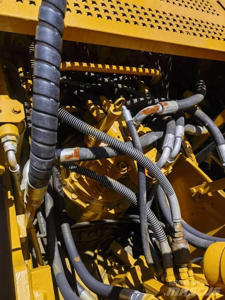 CAT 325 B L حفارات زحافة