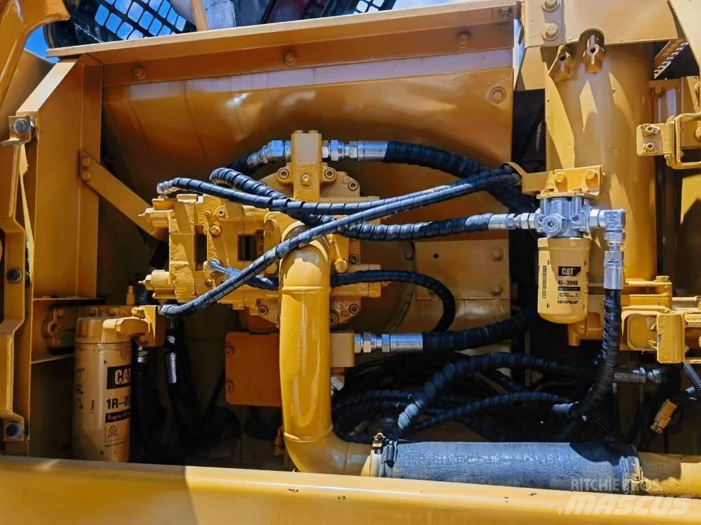 CAT 325 B L حفارات زحافة