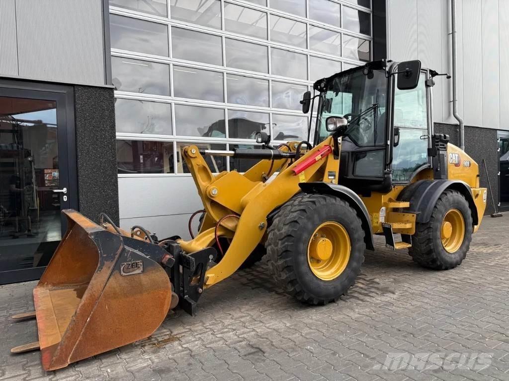 CAT 908 لوادر بعجل