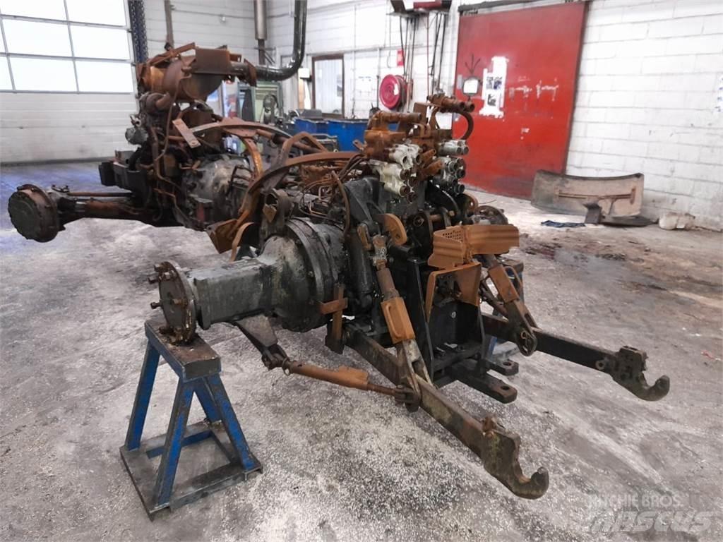 New Holland 8560 الجرارات