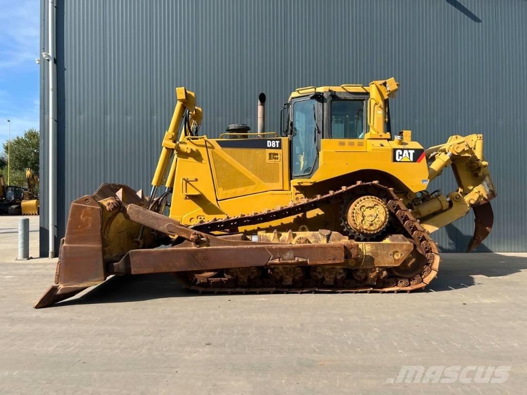 CAT D8T بلدوزرات مجنزرة